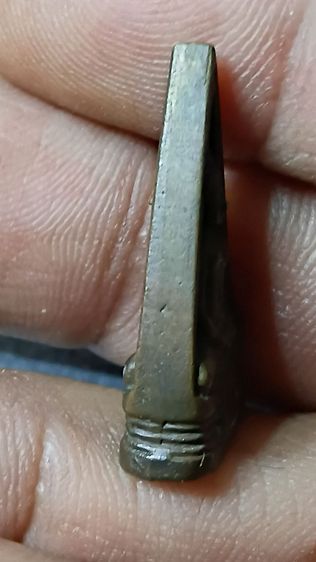 เหรียญหลวงพ่อโสธรสองหน้า พิมพ์นิยมเข่าจุด ปี 30 รูปที่ 2