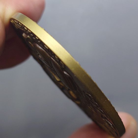 เหรียญที่ระลึกสดุดีพระเกียรติคุณ พระบาทสมเด็จพระเจ้าอยู่หัว แอกริโคลา FAO พ.ศ.2539 เนื้อโลหะบรอนซ์ ขนาด 5 ซม. พร้อมซองหนัง ใบเซอร์ รูปที่ 7