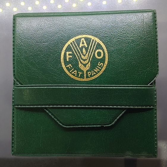 เหรียญที่ระลึกสดุดีพระเกียรติคุณ พระบาทสมเด็จพระเจ้าอยู่หัว แอกริโคลา FAO พ.ศ.2539 เนื้อโลหะบรอนซ์ ขนาด 5 ซม. พร้อมซองหนัง ใบเซอร์ รูปที่ 9