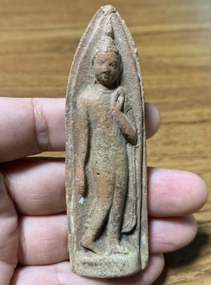 พระลีลาเนื้อดินหลวงพ่อกวย