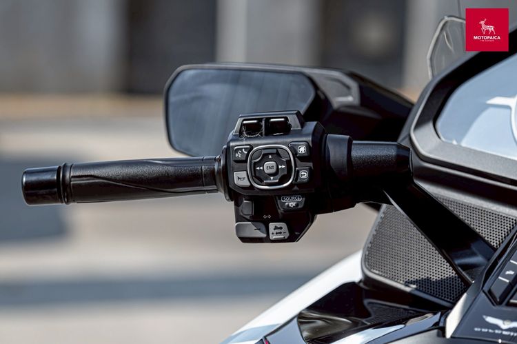 Honda Goldwing Tour Dct ปี2024 ตัวใหม่ มือเดียว วิ่งน้อย7,000กม. รูปที่ 15