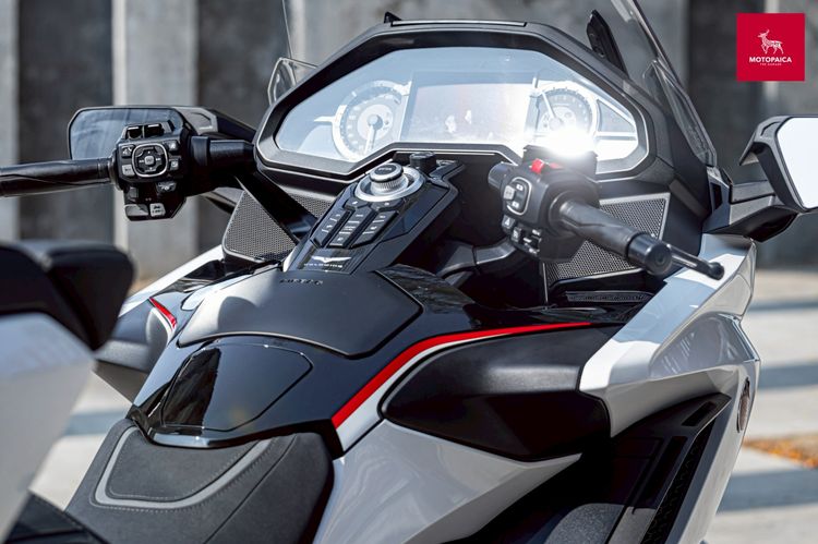 Honda Goldwing Tour Dct ปี2024 ตัวใหม่ มือเดียว วิ่งน้อย7,000กม. รูปที่ 17