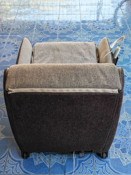 sale12000บาทเท่านั้น
เก้าอี้นวดไฟฟ้า Panasonic EP-MS40 เครื่องนวดโซฟา ที่มีดีไซน์เหมือนโซฟาและรวมฟังก์ชันการนวดและที่พักเท้าและนวดน่อง รูปที่ 12