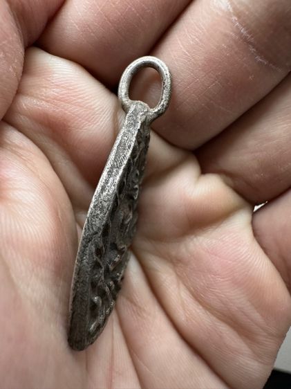 เหรียญหล่อเจ้าสัว หลวงปู่บุญ ฯ เนื้อเงิน รูปที่ 4