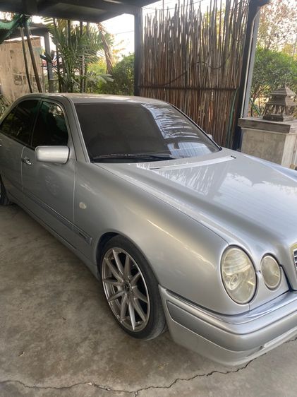 Mercedes-Benz E-Class 1996 E230 Sedan เบนซิน ไม่ติดแก๊ส เกียร์อัตโนมัติ เทา รูปที่ 4