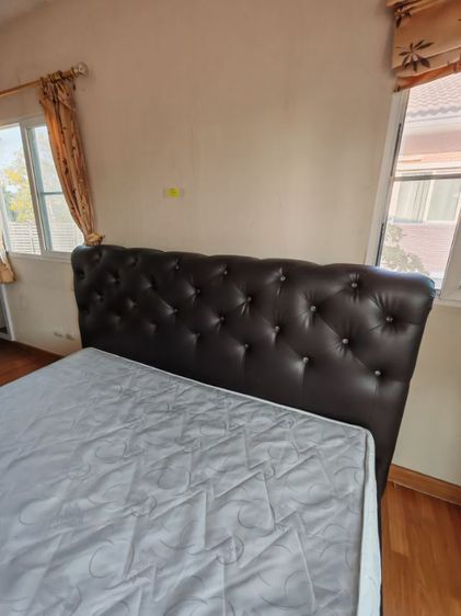 ขายเตียงนอนอย่างดี สภาพดี ขนาด 6 ฟุต   