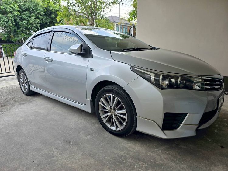 รถ Toyota Altis 1.6 G สี บรอนซ์เงิน