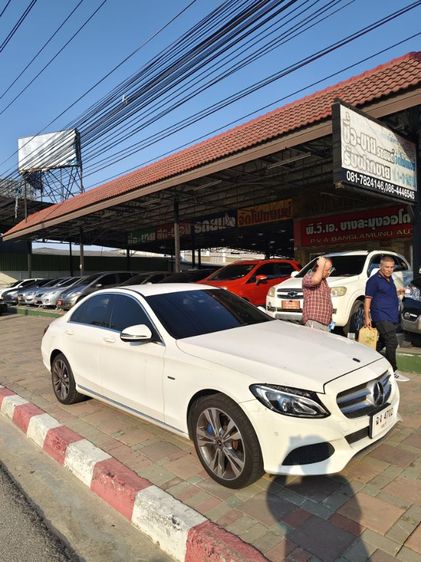 Mercedes-Benz C-Class 2017 C350e Sedan ปลั๊กอินไฮบริด (PHEV) ไม่ติดแก๊ส เกียร์อัตโนมัติ ขาว รูปที่ 3