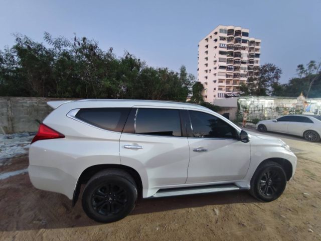 Mitsubishi Pajero Sport 2017 2.4 GT Premium Elite Edition 4WD Van ดีเซล ไม่ติดแก๊ส เกียร์อัตโนมัติ ขาว รูปที่ 4