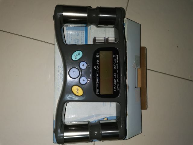 เครื่องตรวจวัดมวลไขมันร่างกาย มีคู่มือ