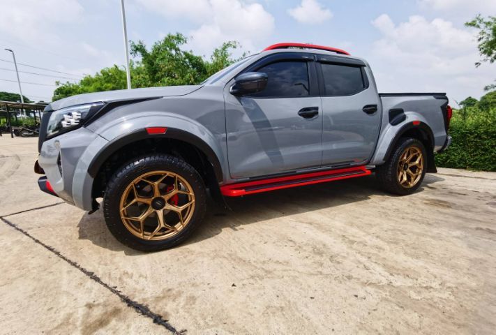 รถ Nissan Navara 2.3 Pro-4X 4WD สี เทา