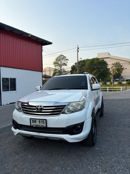 Toyota Fortuner 2012 2.7 V Sedan เบนซิน LPG เกียร์อัตโนมัติ ขาว รูปที่ 2