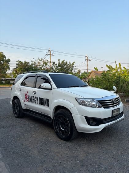 รถ Toyota Fortuner 2.7 V สี ขาว