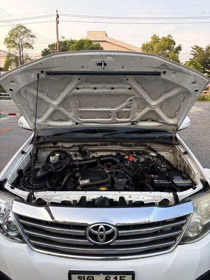 Toyota Fortuner 2012 2.7 V Sedan เบนซิน LPG เกียร์อัตโนมัติ ขาว รูปที่ 4