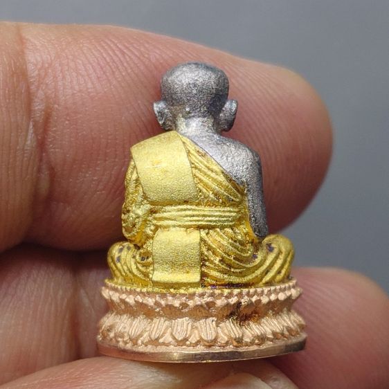 สมเด็จหลวงพ่อทวด วัดช้างให้ ลอยองค์ ม.ว.ก. เนื้อเงินสามกษัตริย์ ที่ระลึกเฉลิมพระเกียรติ 50 พรรษา พระบรมโอรสาธิราชๆ พุทธาภิเษก ณ วัดพระศรีๆ 2 รูปที่ 4