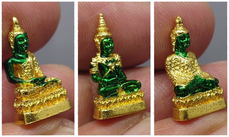 พระพุทธมหามณีรัตนปฏิมากร เนื้อเงินกาหลั่ยทอง ลงยาเขียว ขนาดสูง 1.8 ซม.พิธีมหาพุทธาภิเษก ณ พระอุโบสถวัดพระศรีรัตนศาสดาราม พ.ศ2538 พร้อมตลับ รูปที่ 6