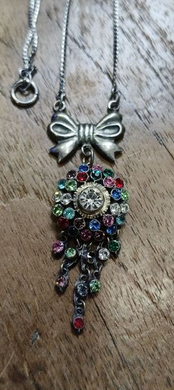 สร้อยเงินพร้อมจี้เข็มกลัดเงินแท้ประดับพลอยสี งานเก่า ความยาวทบแล้ววัดรวมจี้ประมาณ 26-27 cm รูปที่ 2