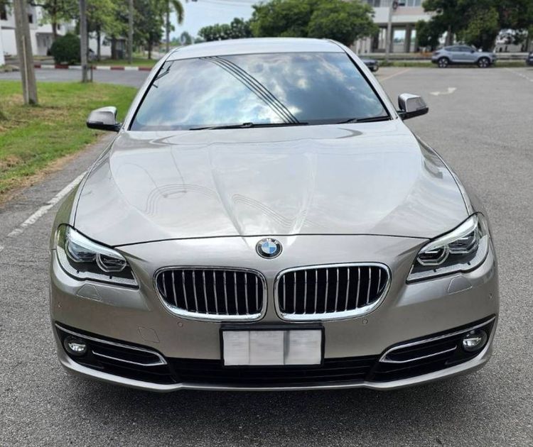 รถ BMW Series 5 528i สี น้ำตาล