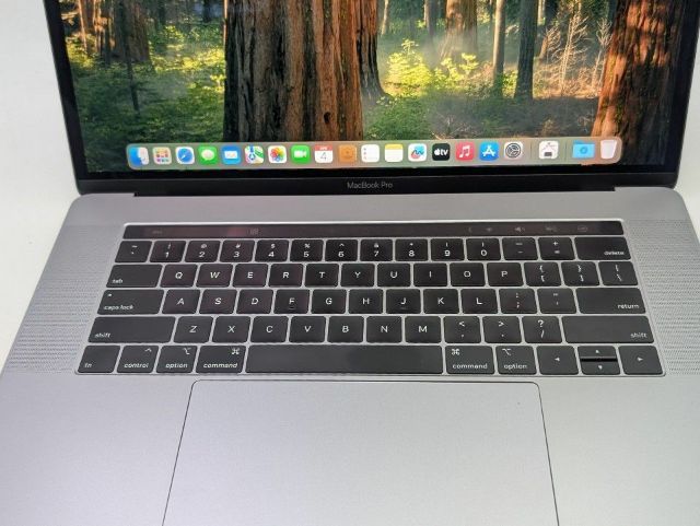 Macbook Pro 15 2018 Ram 16 Rom 512 Core i7 Keyboard Eng มีตัวเครื่องอย่างเดียว ไม่มีอุปกรณ์อื่น รอบชาร์จ 11 รอบ เพียง 9,590 บาท ครับ
 รูปที่ 3
