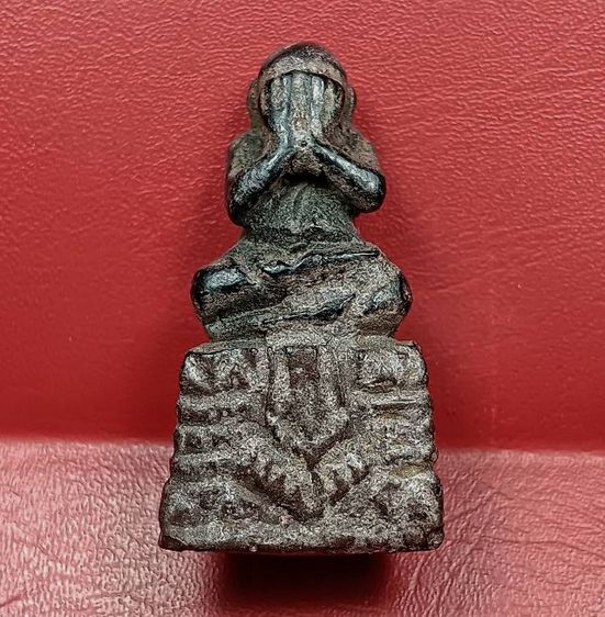 พระปิดตาไม้แกะหลวงปู่บุญวัดกลางบางแก้ว