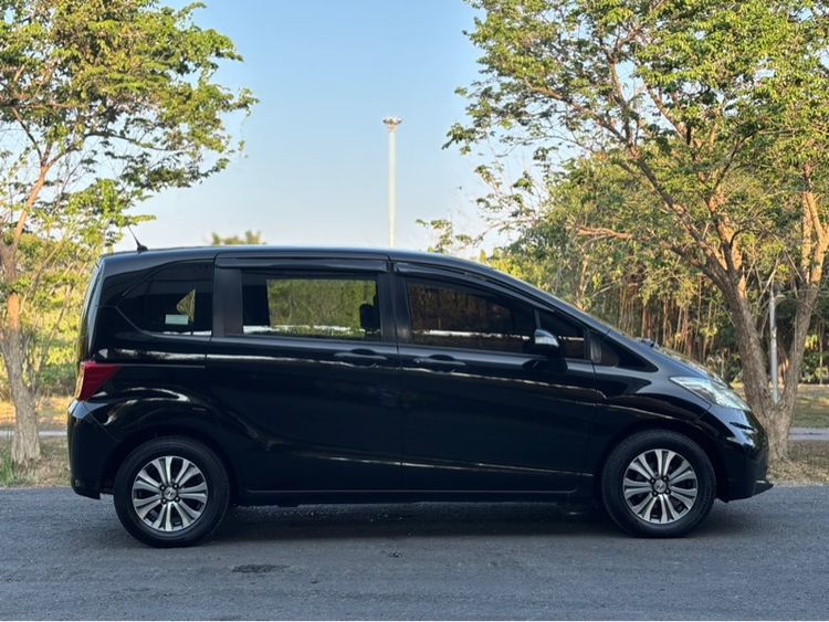 Honda Freed 2013 1.5 E Van เบนซิน ไม่ติดแก๊ส เกียร์อัตโนมัติ ดำ รูปที่ 4