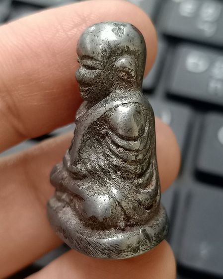 หลวงพ่อเงินพิมพ์นิยมเนื้อเงินยวง รูปที่ 4