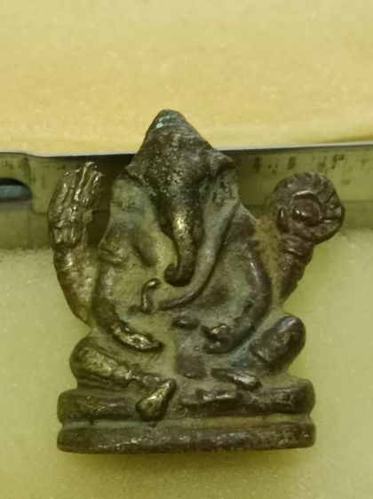 พระหล่อโบราณ