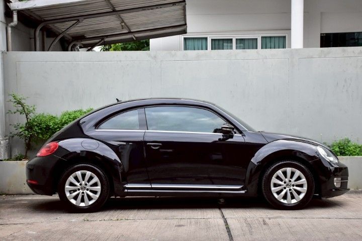Volkswagen Beetle 2013 1.2 TSi Sedan เบนซิน ไม่ติดแก๊ส เกียร์อัตโนมัติ ดำ รูปที่ 2