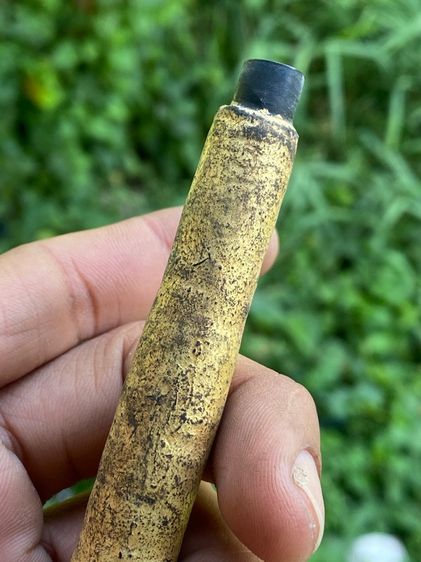 ตะกรุดมหาระงับพอกผงลงรักปิดทองเก่า ๗นิ้ว รูปที่ 8