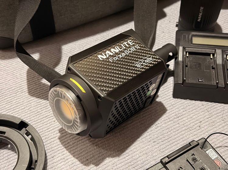 อื่นๆ Nanlite Forza 60B II พร้อมอุปกรณ์และแบตเตอรี่ สภาพสวยนอนกล่อง