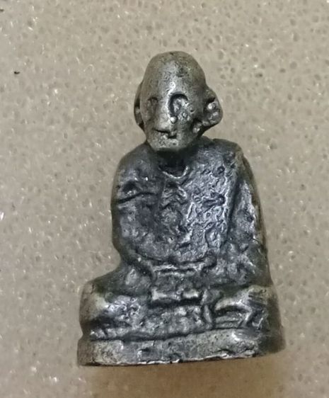 พระหล่อโบราณ