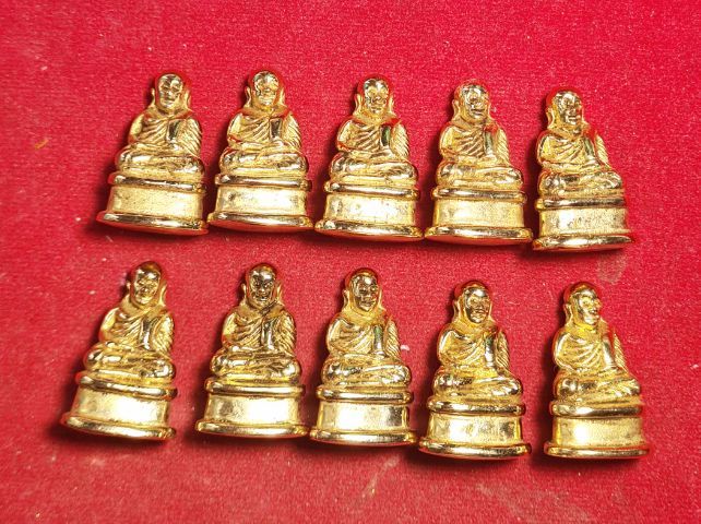 หลวงพ่อเงินเนื้อเปียกทอง 10องค์ 4,000