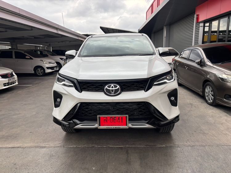 Toyota Fortuner 2025 2.4 Leader G Utility-car ดีเซล ไม่ติดแก๊ส เกียร์อัตโนมัติ ขาว รูปที่ 3