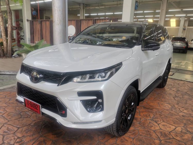 Toyota Fortuner 2025 2.8 GR Sport 4WD Utility-car ดีเซล ไม่ติดแก๊ส เกียร์อัตโนมัติ ขาว รูปที่ 3