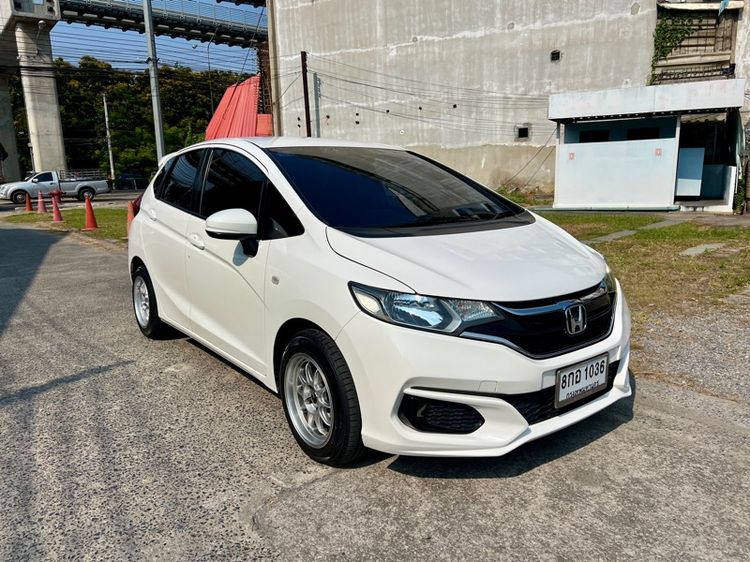 รถ Honda Jazz 1.5 S สี ขาว