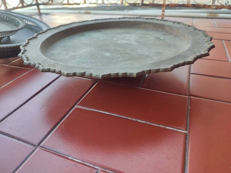 ขายเหมา 5 ใบ พานโตบ ถาดพาน งานทองเหลืองงานเก่าโบราณ   มีอายุ  รูปที่ 4