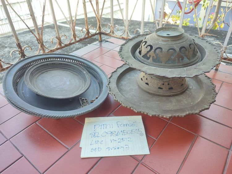 อื่นๆ ขายเหมา 5 ใบ พานโตบ ถาดพาน งานทองเหลืองงานเก่าโบราณ   มีอายุ 