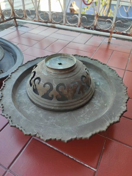 ขายเหมา 5 ใบ พานโตบ ถาดพาน งานทองเหลืองงานเก่าโบราณ   มีอายุ  รูปที่ 2