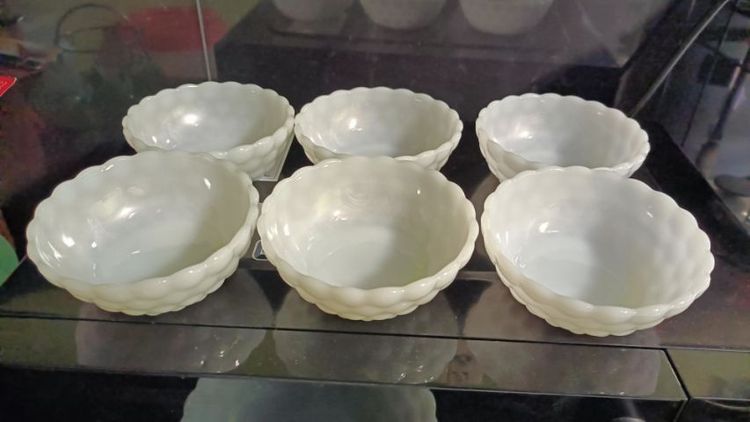 ชามถ้วยนมวินเทจ Anchor Hocking Bubble Milk Glass ผลิตขึ้นในช่วงปี 1930-1960 สภาพดีไม่บิ่นไม่ร้าว เก่าเก็บขนาด 4" นิ้ว จำนวน 6 ใบ ขนาด 8" นิ้ว จำนวน 1 ใบ  รูปที่ 3
