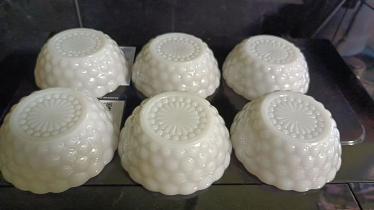 ชามถ้วยนมวินเทจ Anchor Hocking Bubble Milk Glass ผลิตขึ้นในช่วงปี 1930-1960 สภาพดีไม่บิ่นไม่ร้าว เก่าเก็บขนาด 4" นิ้ว จำนวน 6 ใบ ขนาด 8" นิ้ว จำนวน 1 ใบ  รูปที่ 2