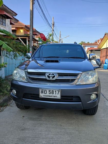 รถ Toyota Fortuner 3.0 V 4WD สี เทา