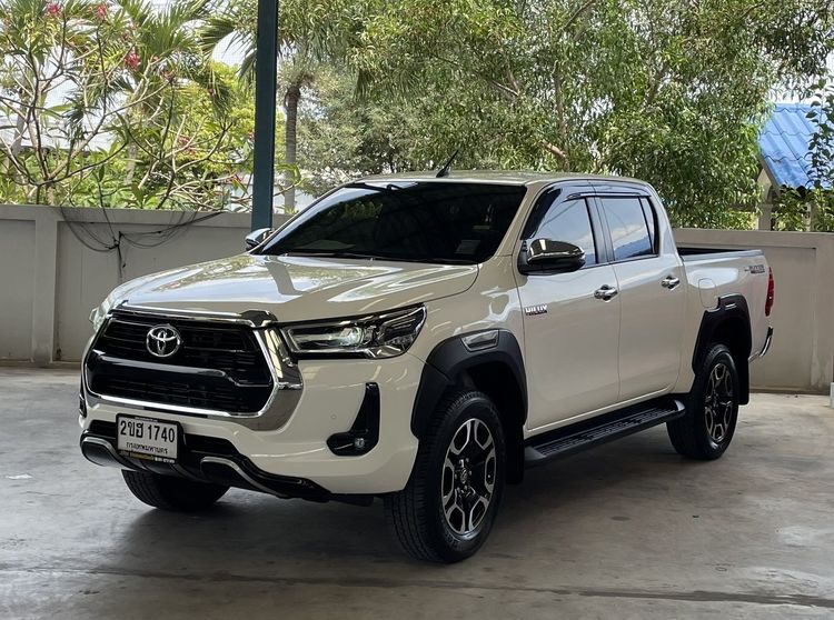 รถ Toyota Hilux Revo Double Cab 2.4 Mid Prerunner สี ขาว