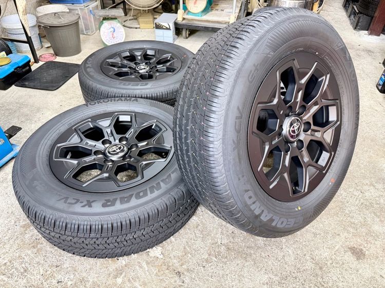 ล้อแม็ก TOYOTA TRAVO ขอบ 18”  ยาง YOKOHAMA 265-60R18 ปี 26 ตุ่มหน้ายางยังอยู่ รูปที่ 2