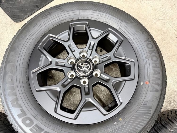 ล้อแม็ก TOYOTA TRAVO ขอบ 18”  ยาง YOKOHAMA 265-60R18 ปี 26 ตุ่มหน้ายางยังอยู่ รูปที่ 7