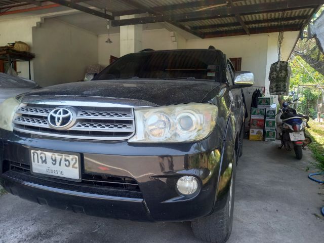 รถ Toyota Fortuner 2.7 V สี ดำ