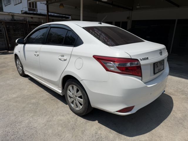 Toyota Vios 2013 1.5 E Sedan เบนซิน ไม่ติดแก๊ส เกียร์อัตโนมัติ ขาว รูปที่ 4
