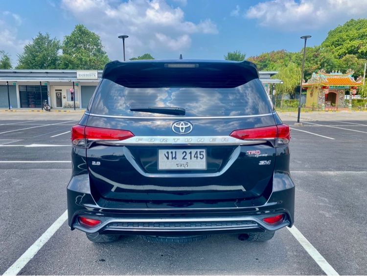 Toyota Fortuner 2018 2.8 TRD Sportivo 4WD Sedan ดีเซล เกียร์อัตโนมัติ ดำ รูปที่ 4