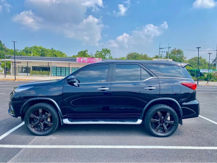 Toyota Fortuner 2018 2.8 TRD Sportivo 4WD Sedan ดีเซล เกียร์อัตโนมัติ ดำ รูปที่ 2