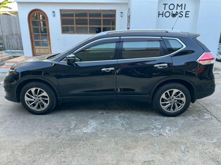 Nissan X-Trail 2015 2.5 V 4WD Utility-car เบนซิน ไม่ติดแก๊ส เกียร์อัตโนมัติ ดำ รูปที่ 4