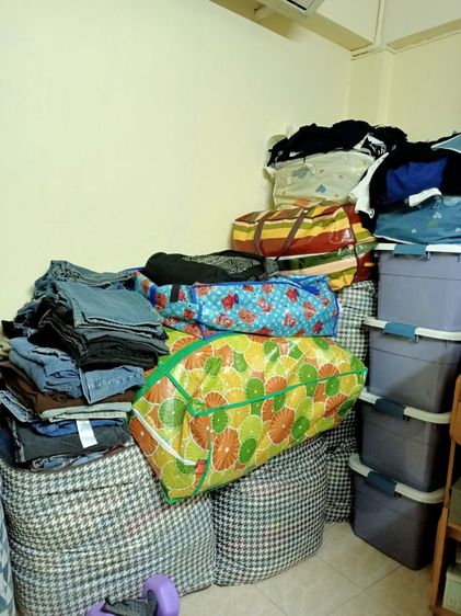 เสื้อผ้า กางเกง กระเป๋า รองเท้า ชุดออกกำลังกาย เน้นแถมเพราะย้ายหอค่ะ รูปที่ 11